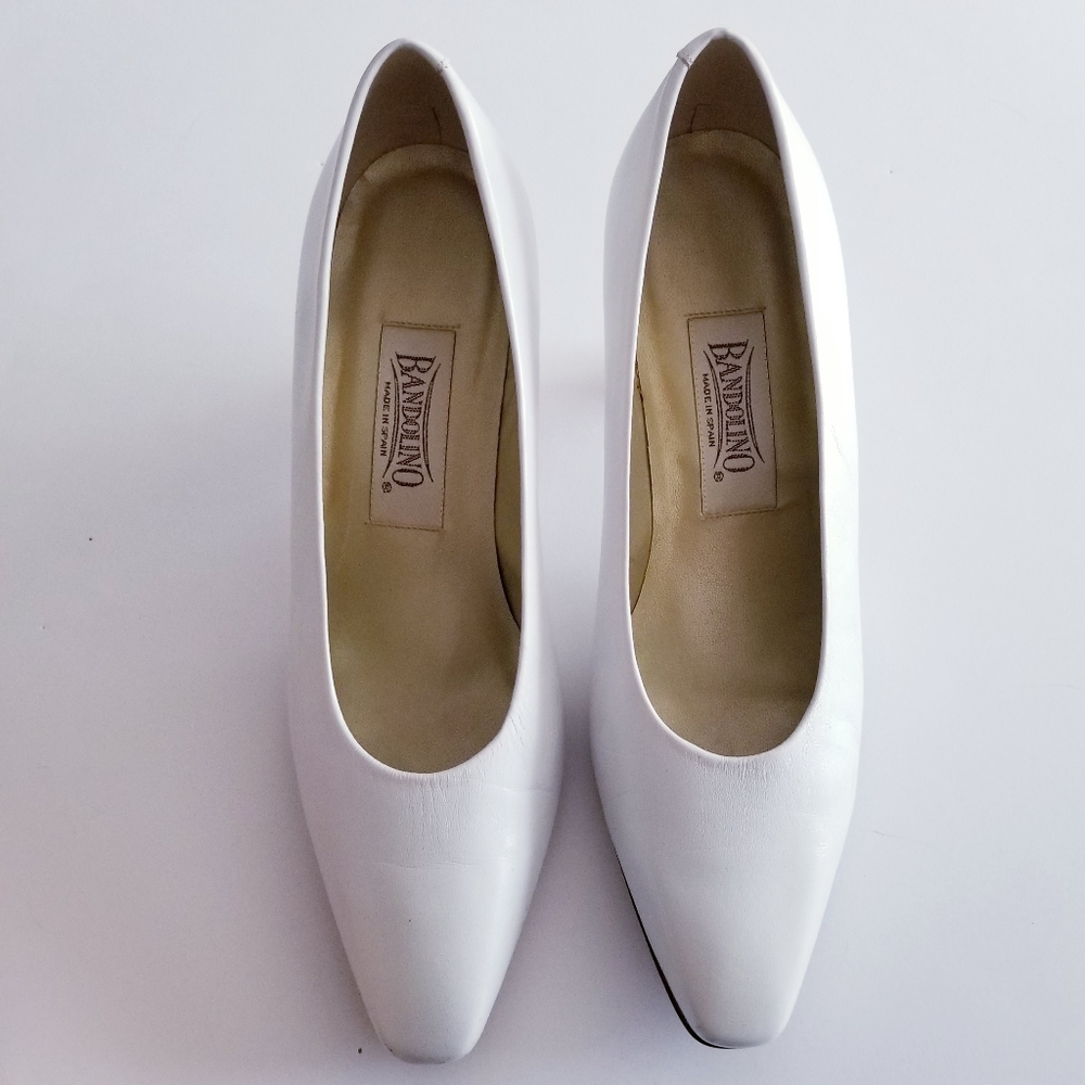 Vintage Bandolino White Leather Pumps - Picture 8 of 8